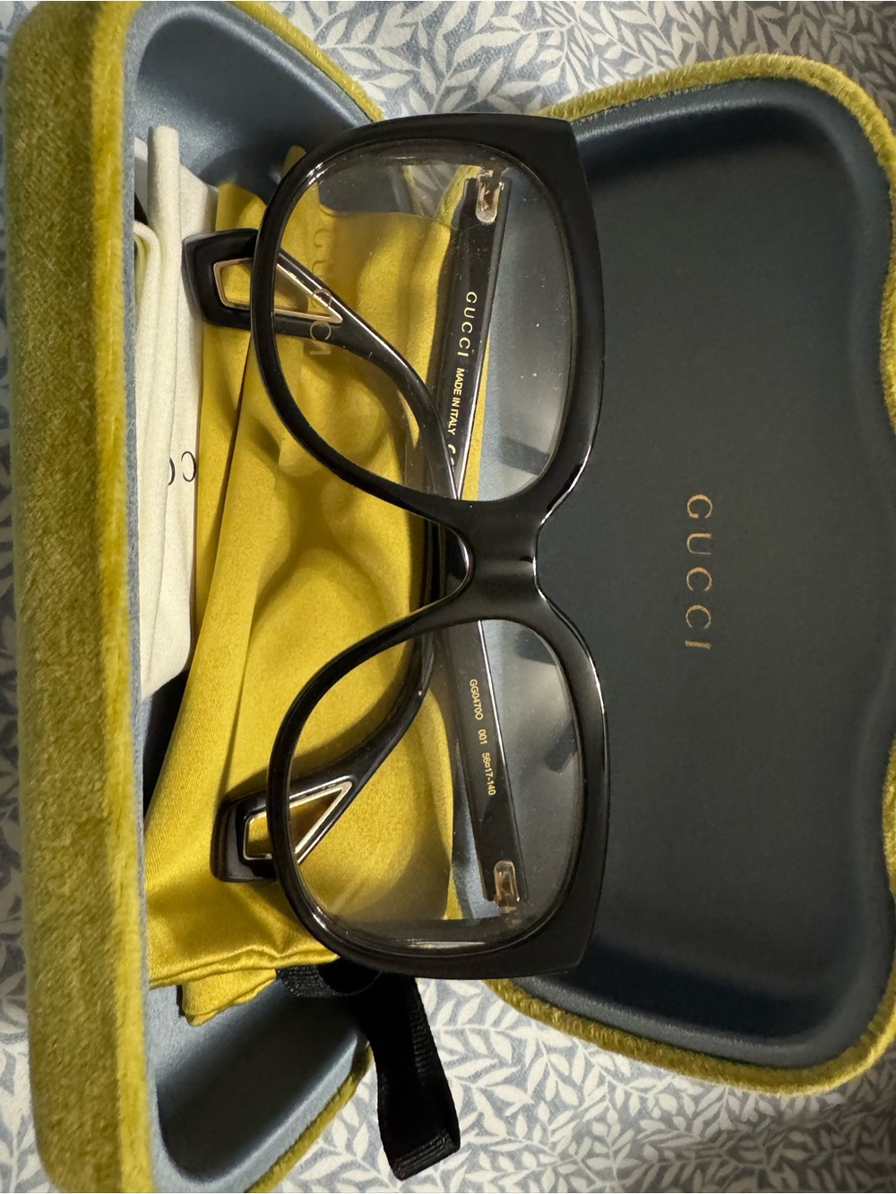 BNWOT gucci eye glasses frames black gg0470O